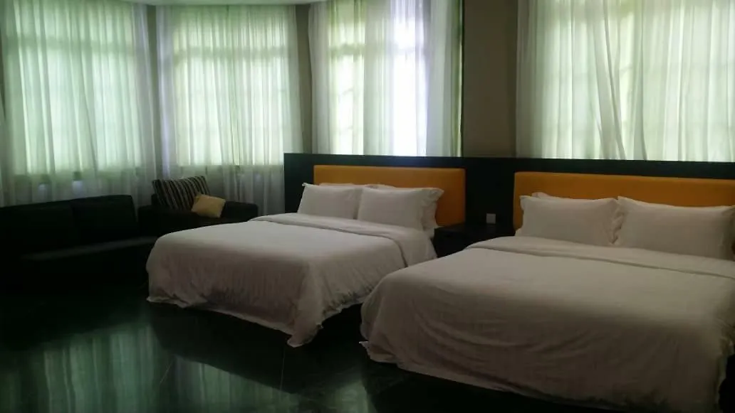 Villa 6, Persiaran Tanjung Bunga 3 Batu Feringgi Ma­lay­sia