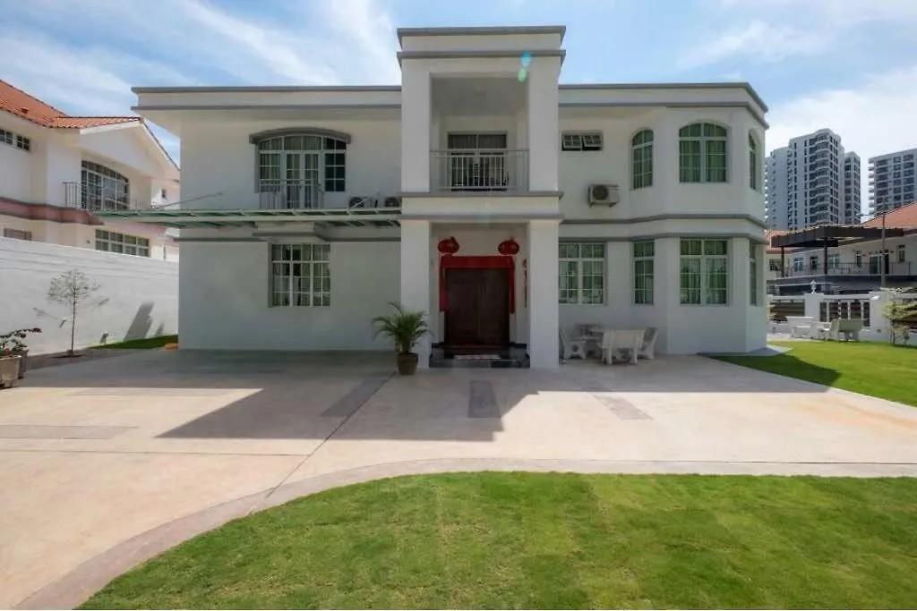 Villa 6, Persiaran Tanjung Bunga 3 Batu Feringgi