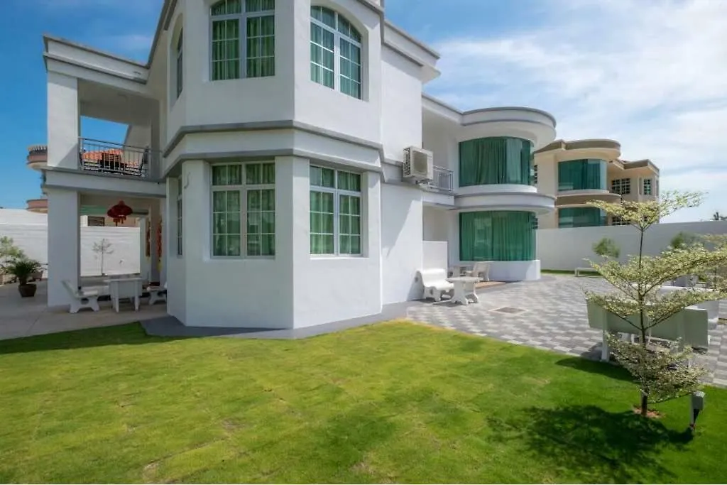 Villa 6, Persiaran Tanjung Bunga 3 Batu Feringgi 0*,