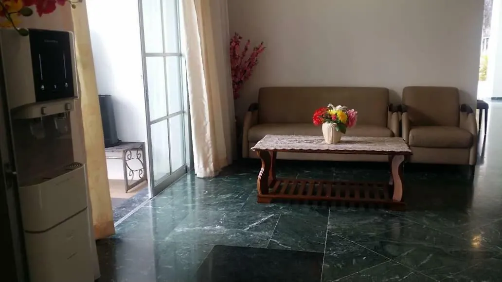 הוילה באטו פרינג'י 6, Persiaran Tanjung Bunga 3