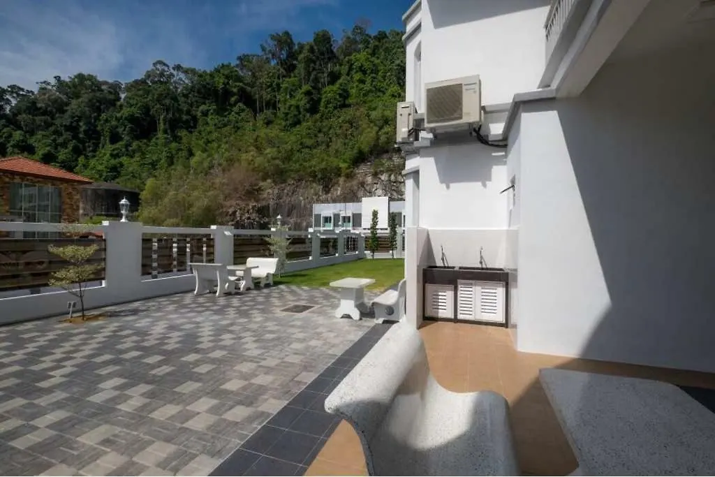 הוילה באטו פרינג'י 6, Persiaran Tanjung Bunga 3