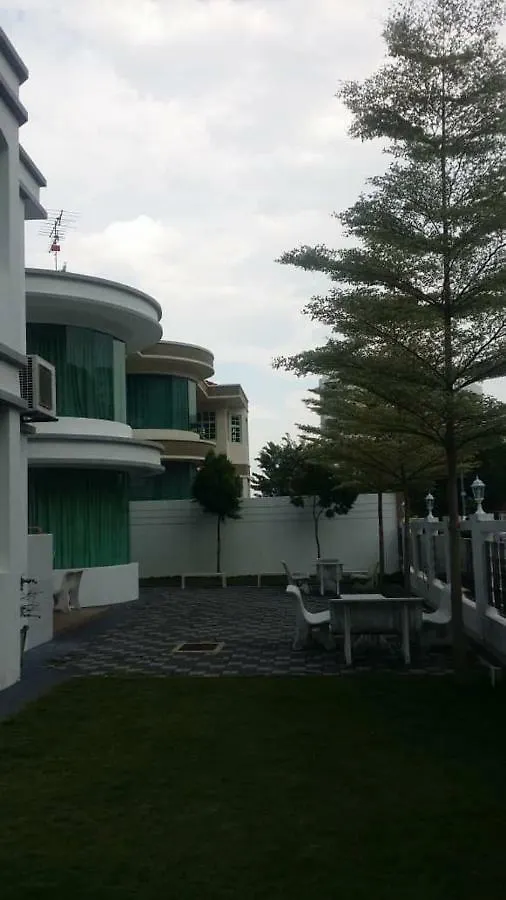הוילה באטו פרינג'י 6, Persiaran Tanjung Bunga 3 וילה